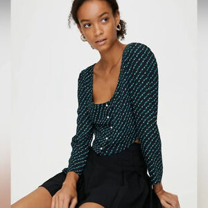 ARITZIA|| Sunday Best Kissy Blouse, cropped. Size Xs Holiday Top
